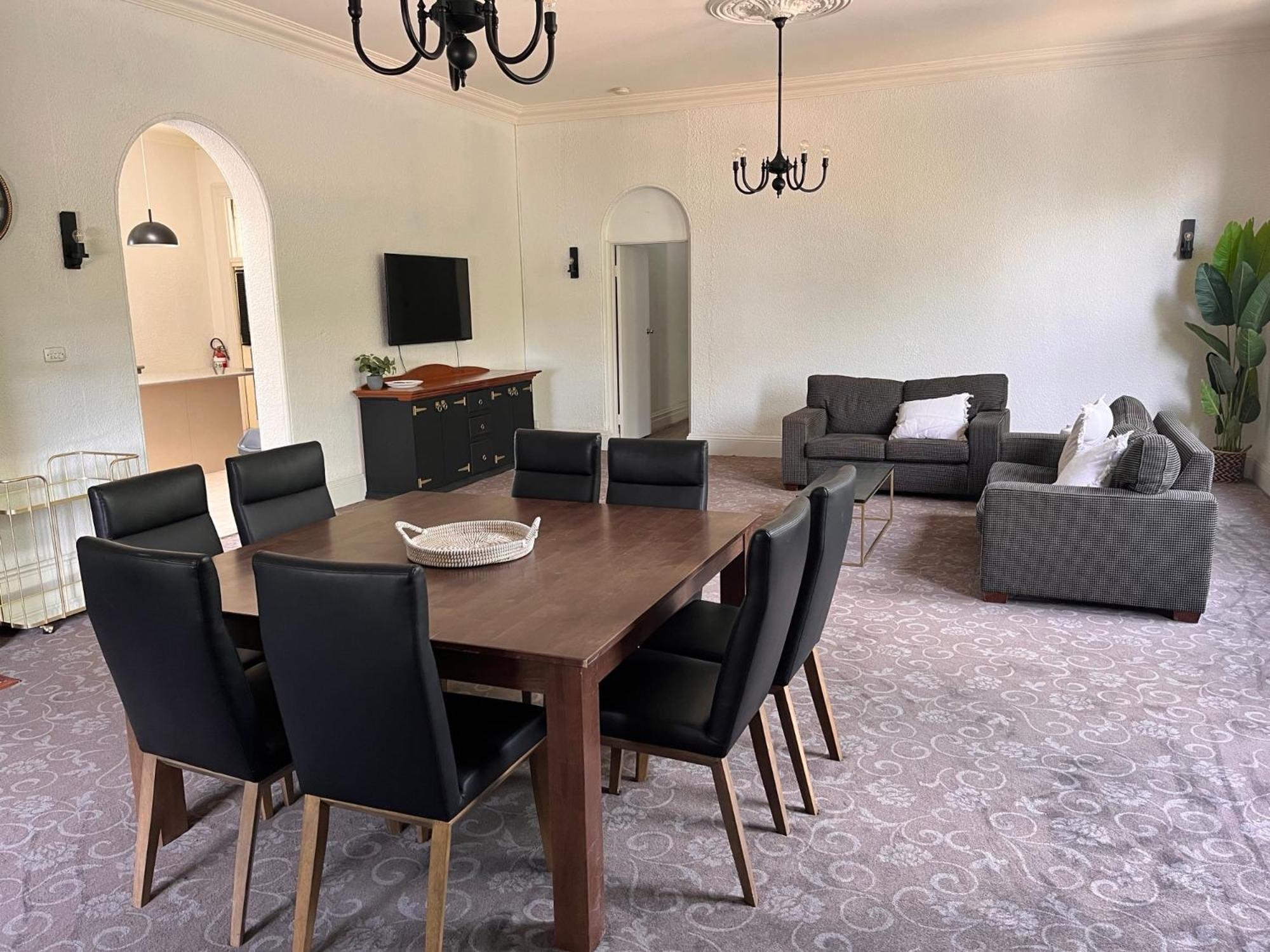 Prince Of Wales Hotel Уогга-Уогга Экстерьер фото
