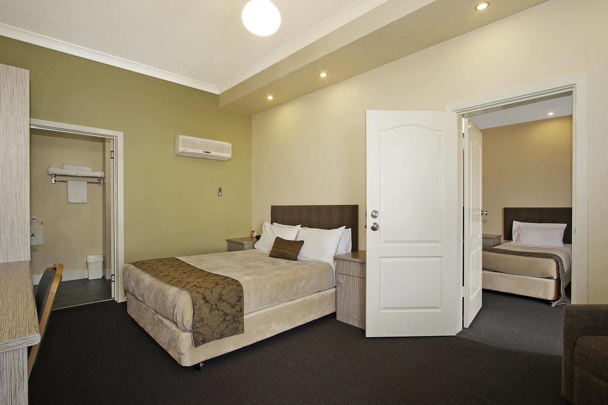 Prince Of Wales Hotel Уогга-Уогга Экстерьер фото